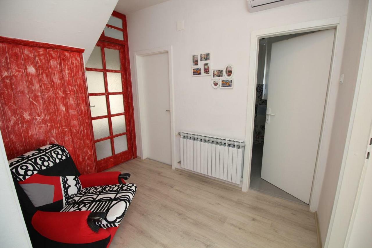 Interno 34 *